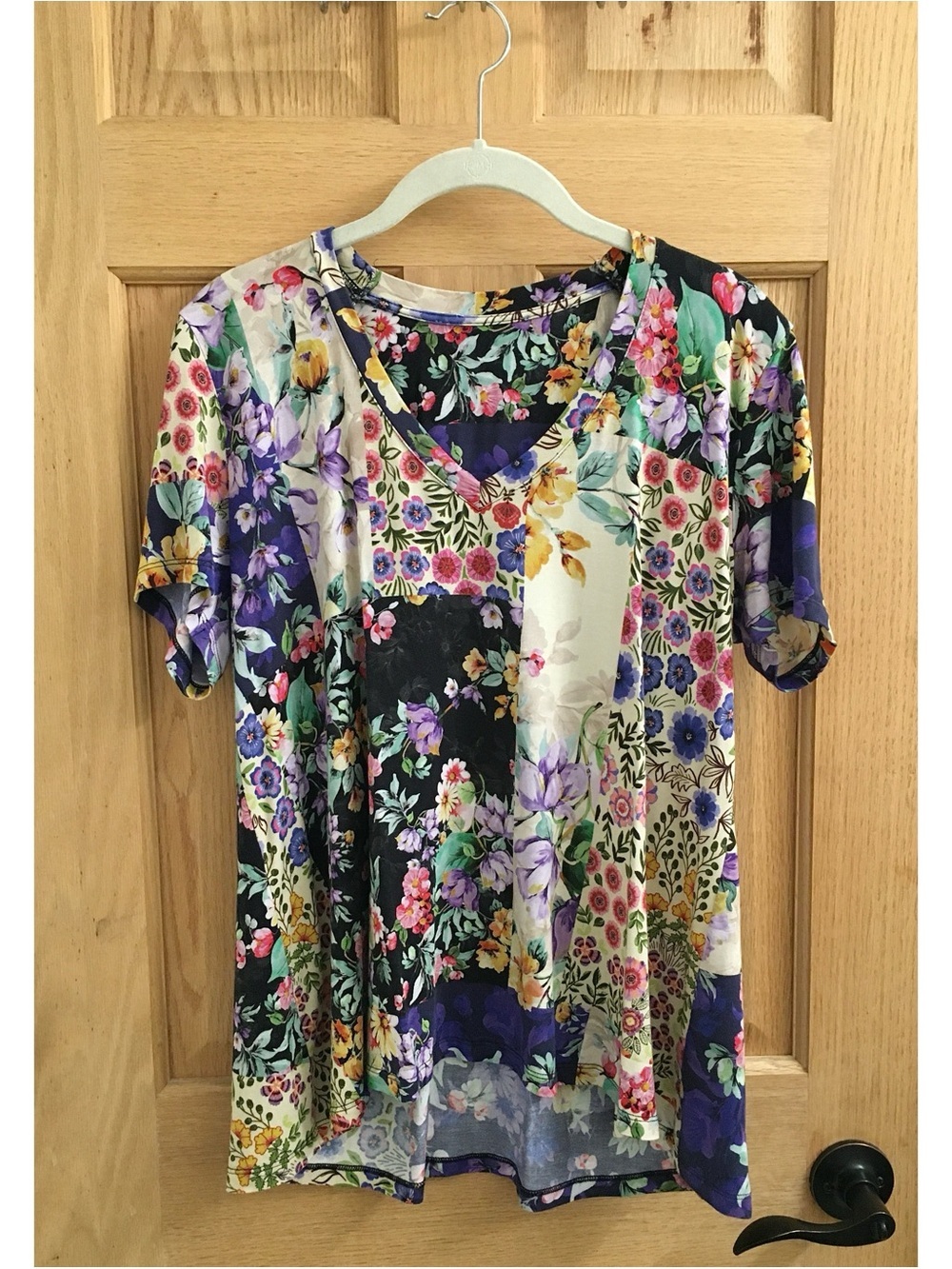 Beautiful Floral V-Neck Women's Top in Multicolor, Size Large